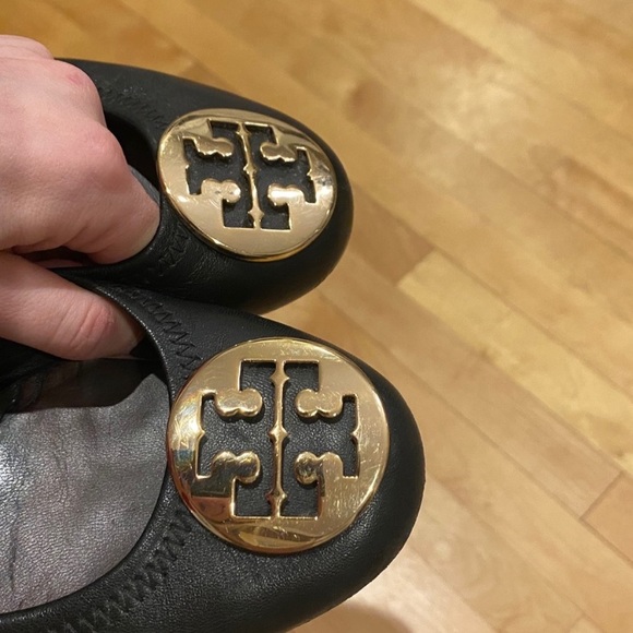 *SOLD*Tory Burch Black Gold Reva Ballet Flat size8 - Picture 2 of 10